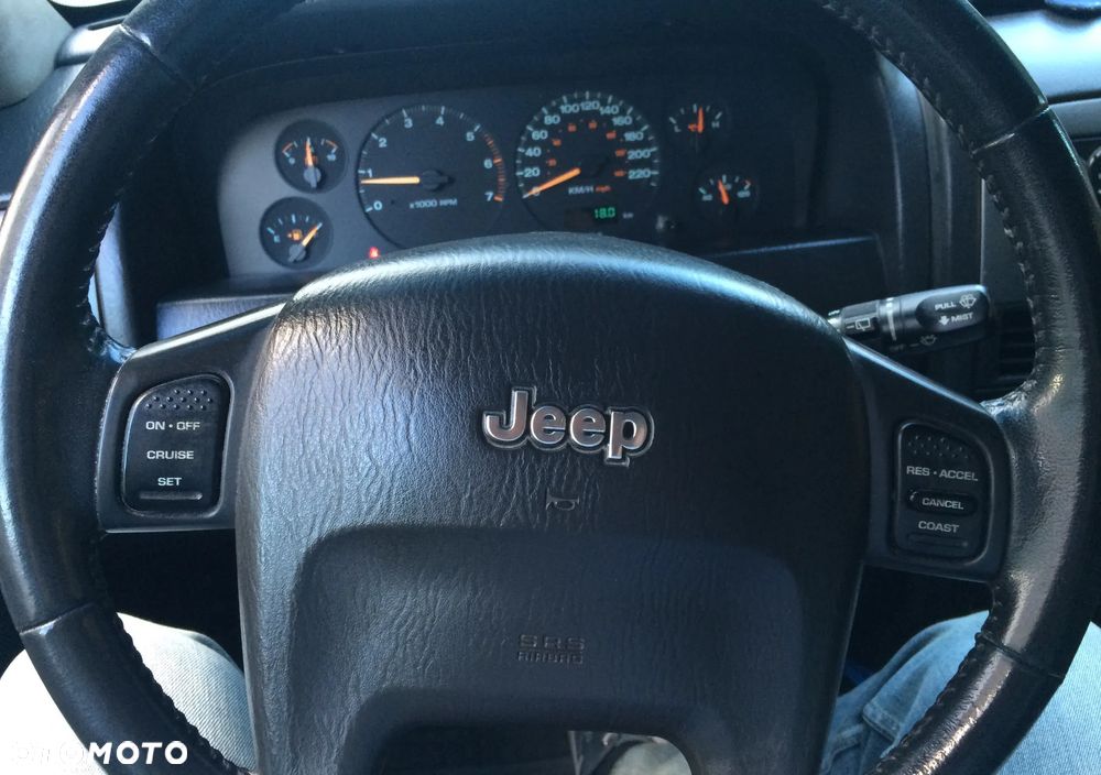 Jeep Grand Cherokee - 12