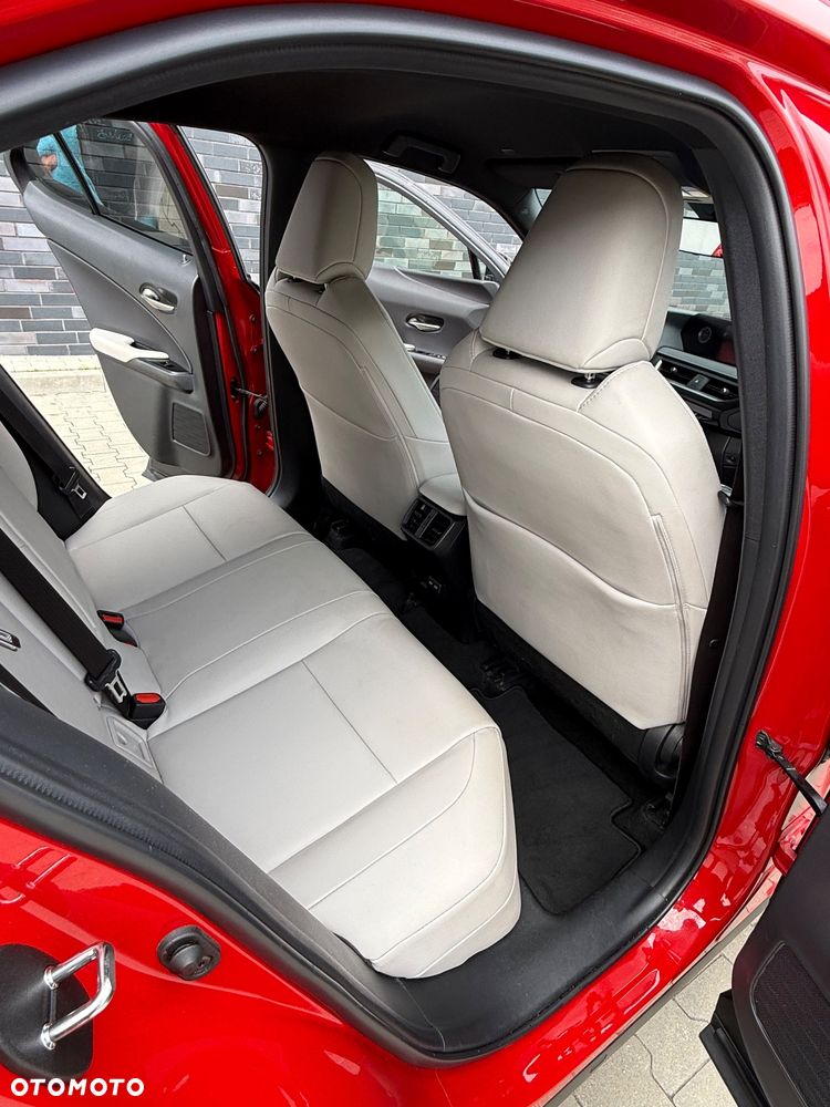 Lexus UX - 15