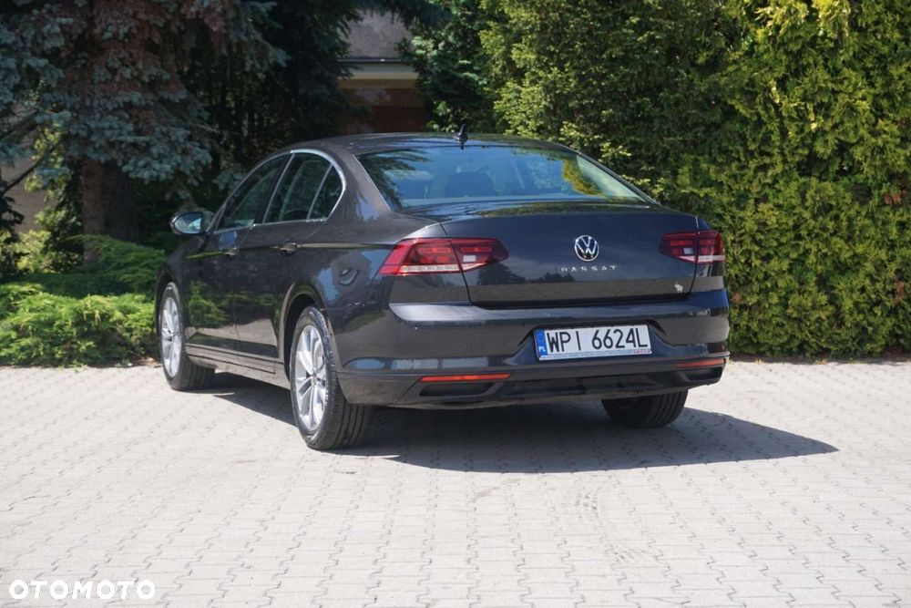 Volkswagen Passat - 8