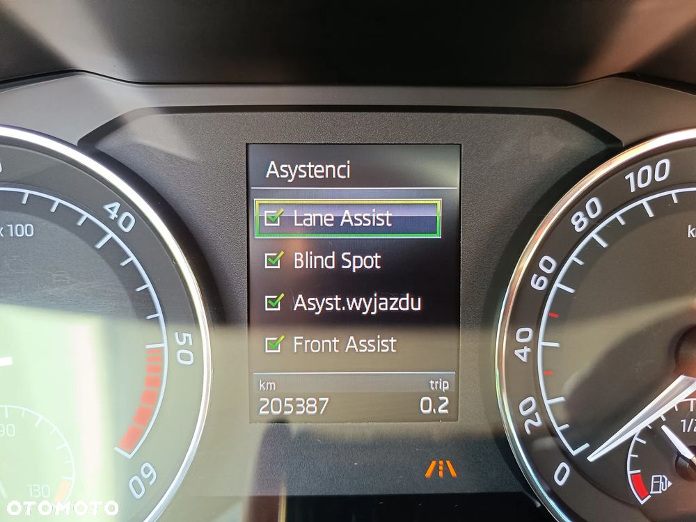 Skoda Superb 2.0 TDI DSG Premium Edition - 24