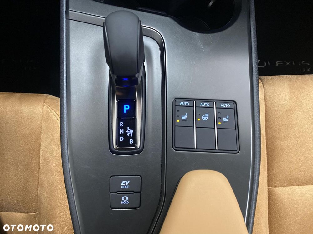 Lexus UX 300h Business - 20