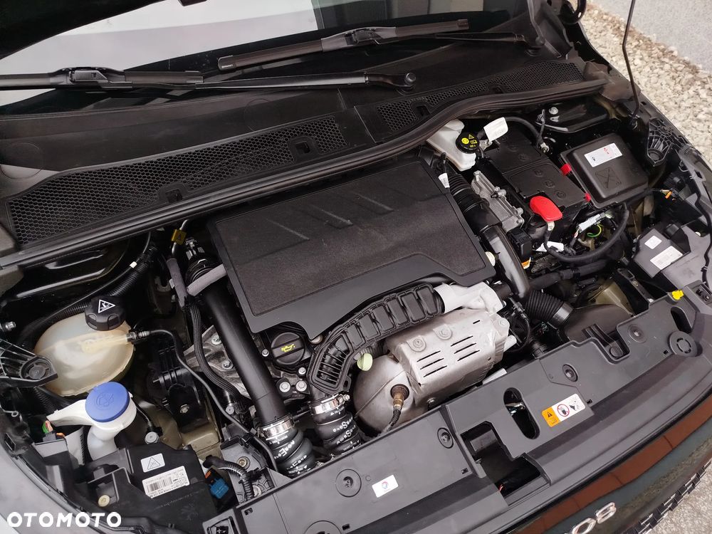 Peugeot 208 PureTech 100 EAT8 GT Pack - 29