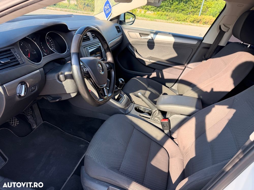 Volkswagen Jetta 2.0 TDI DPF Trendline - 9