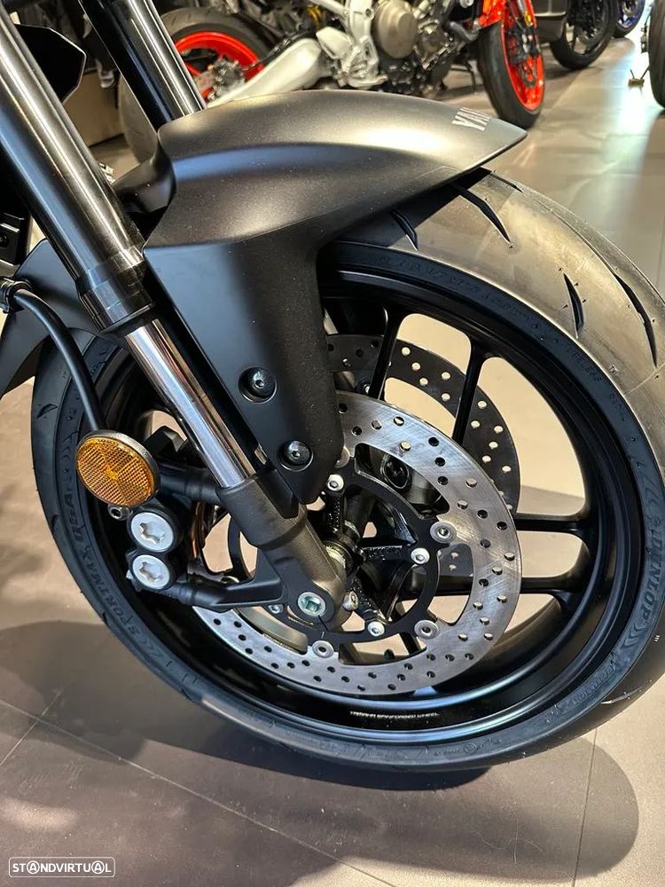 Yamaha MT-07 - 10