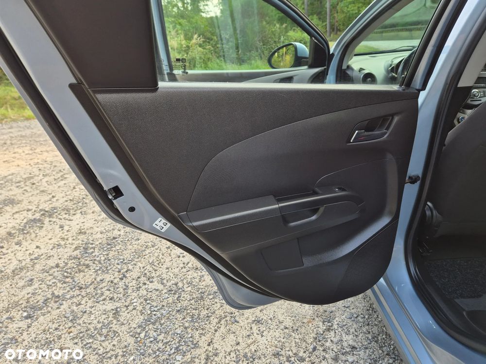 Chevrolet Aveo 1.6 LTZ - 24