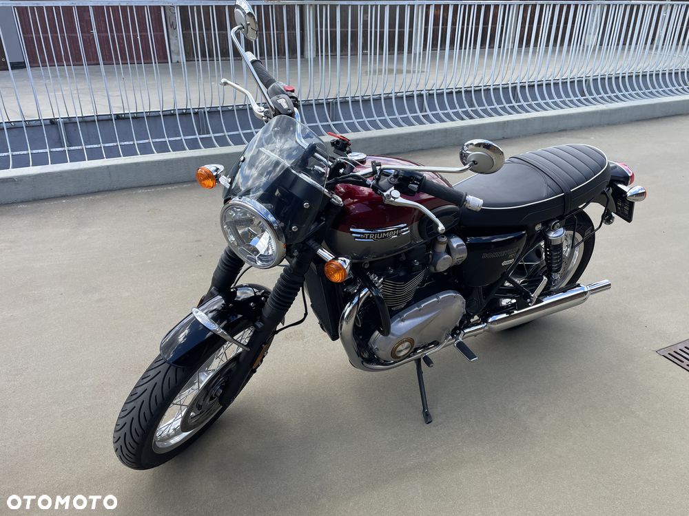 Triumph Bonneville - 2