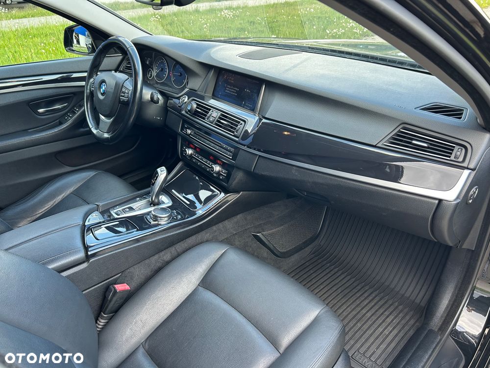 BMW Seria 5 520d - 25