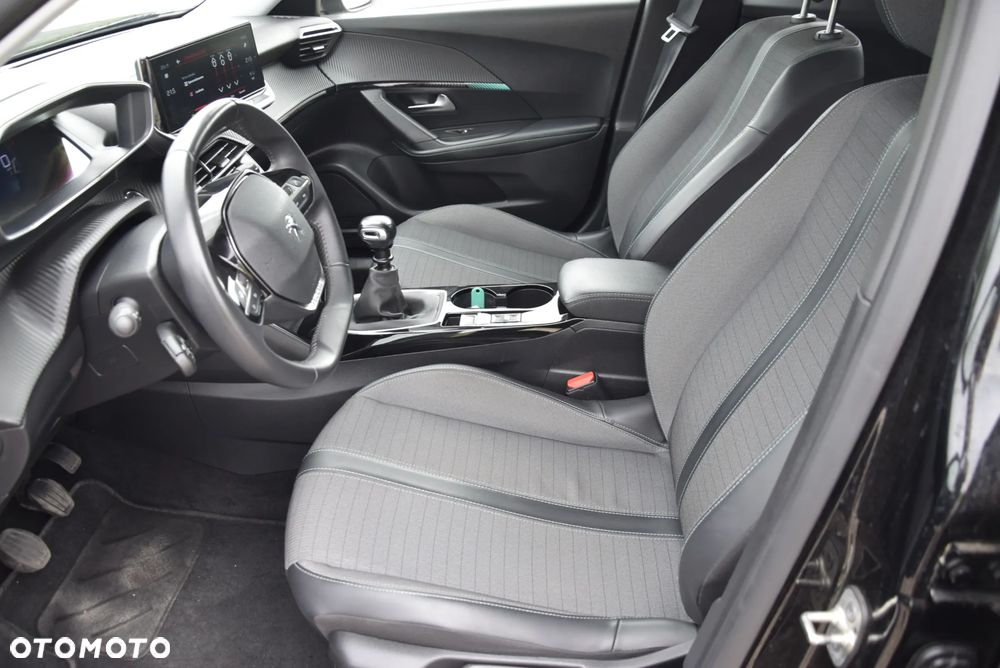 Peugeot 2008 - 12