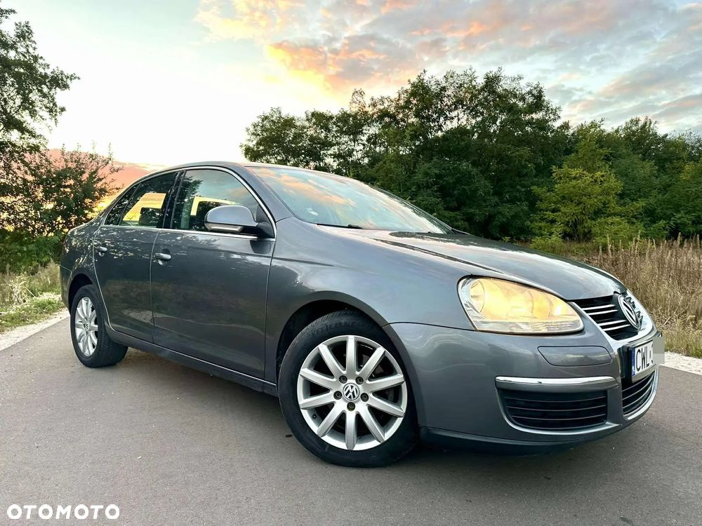 Volkswagen Jetta - 1
