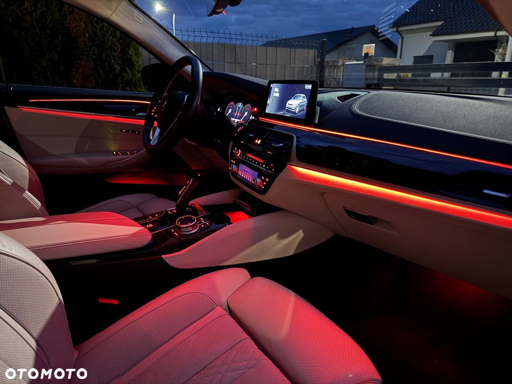 BMW Seria 5 530i xDrive Luxury Line - 29