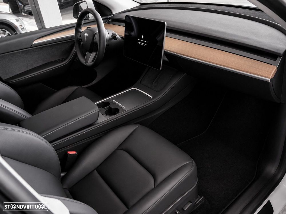 Tesla Model Y Long-Range RWD - 9