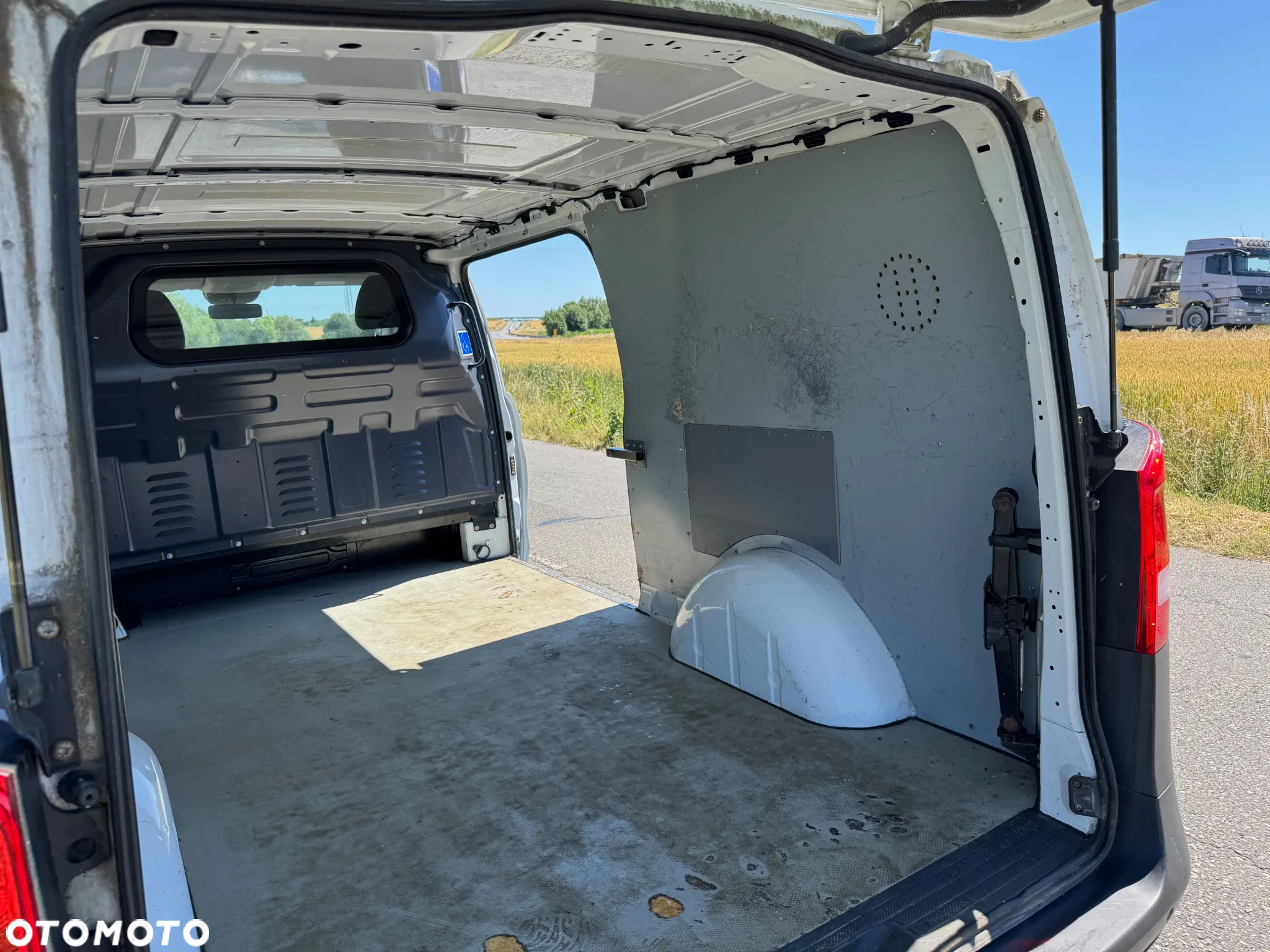 Mercedes-Benz VITO - 12
