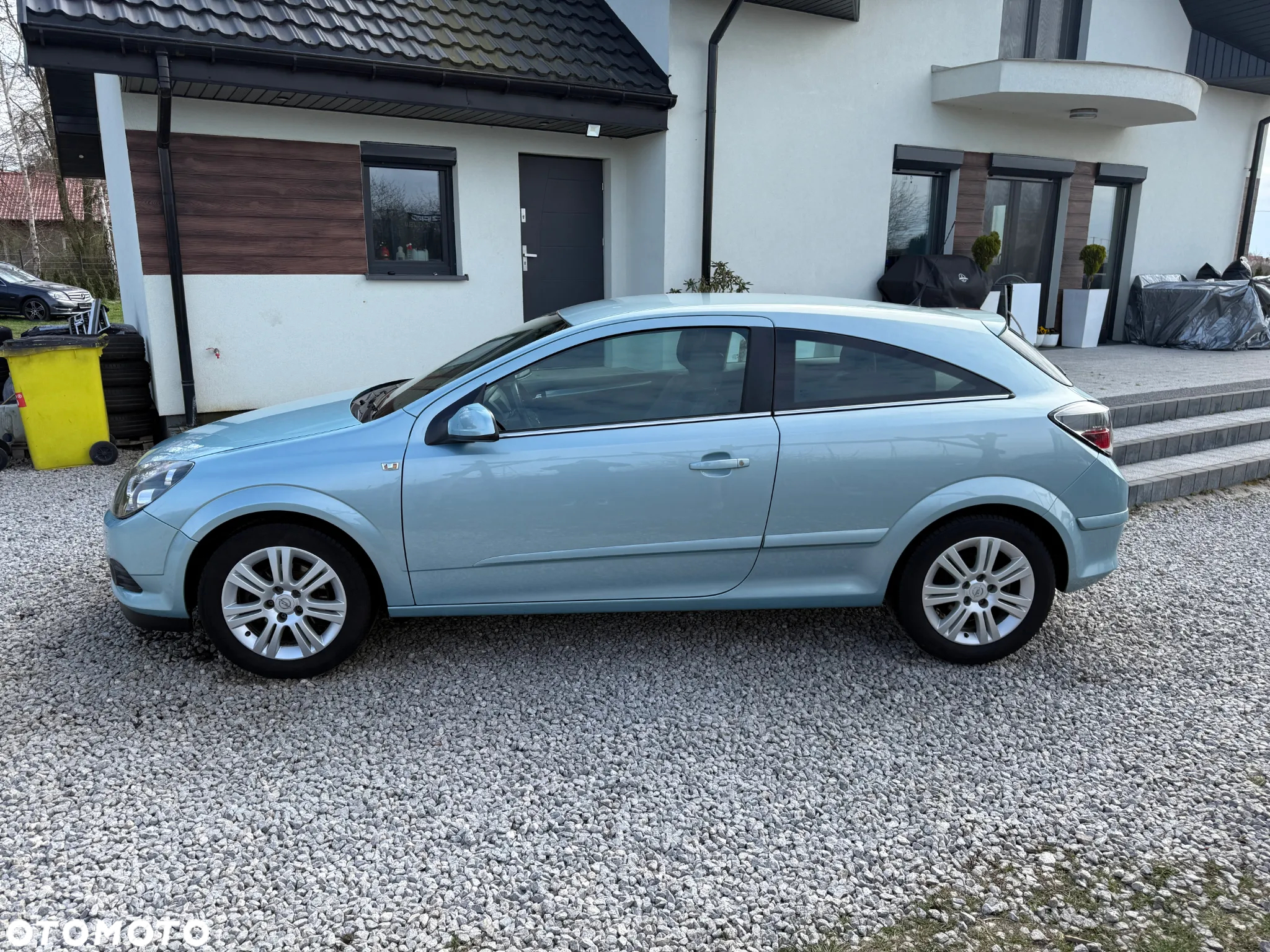 Opel Astra III GTC 1.6 Cosmo - 9