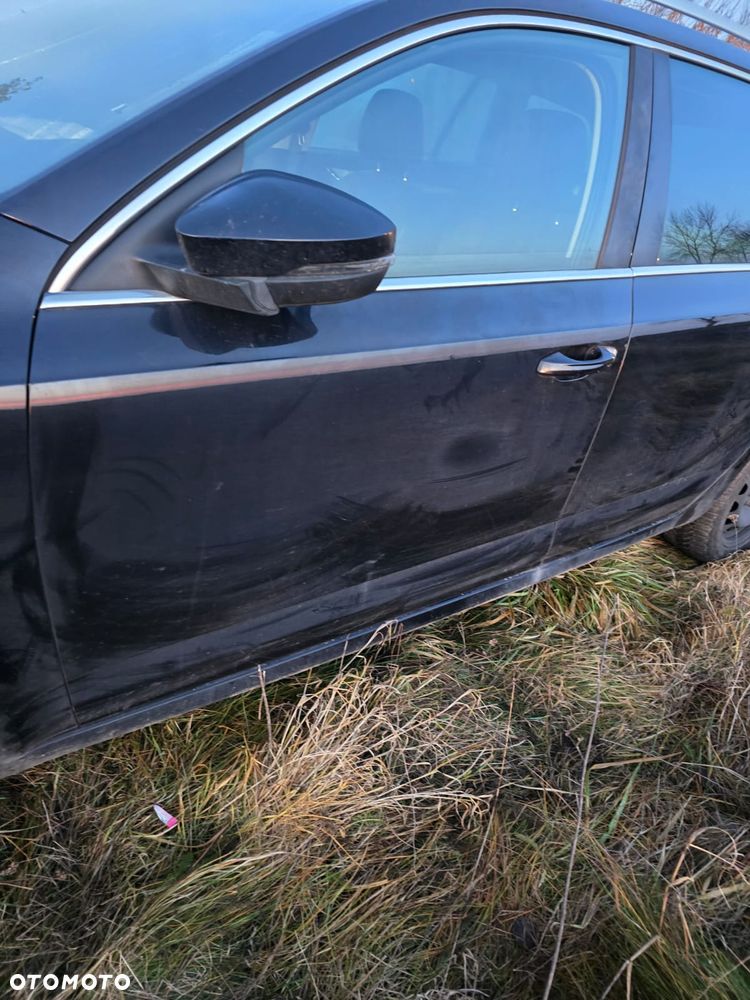 Drzwi  lewy przód  skoda  octavia  III  w  kolorze  LF9R - 1