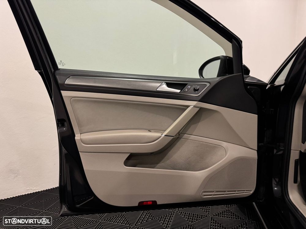 VW Golf 2.0 TDI Confortline - 46