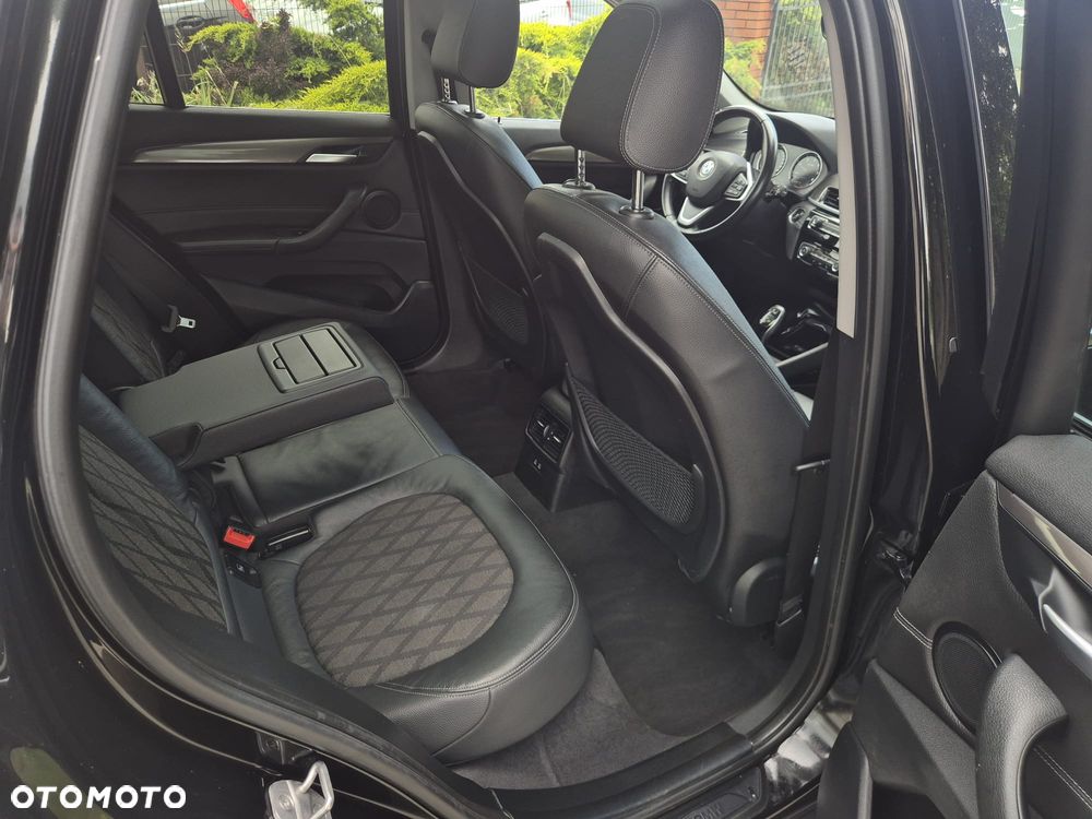 BMW X1 xDrive18d xLine - 32