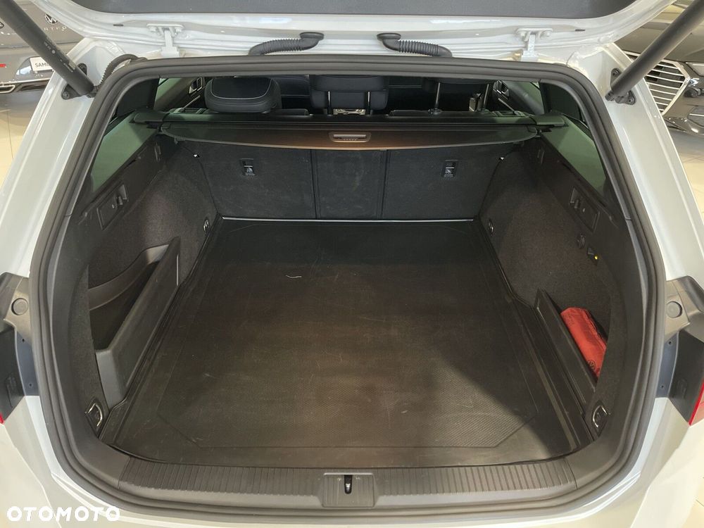 Volkswagen Passat Variant 2.0 TDI 4Mot Elegance DSG - 29