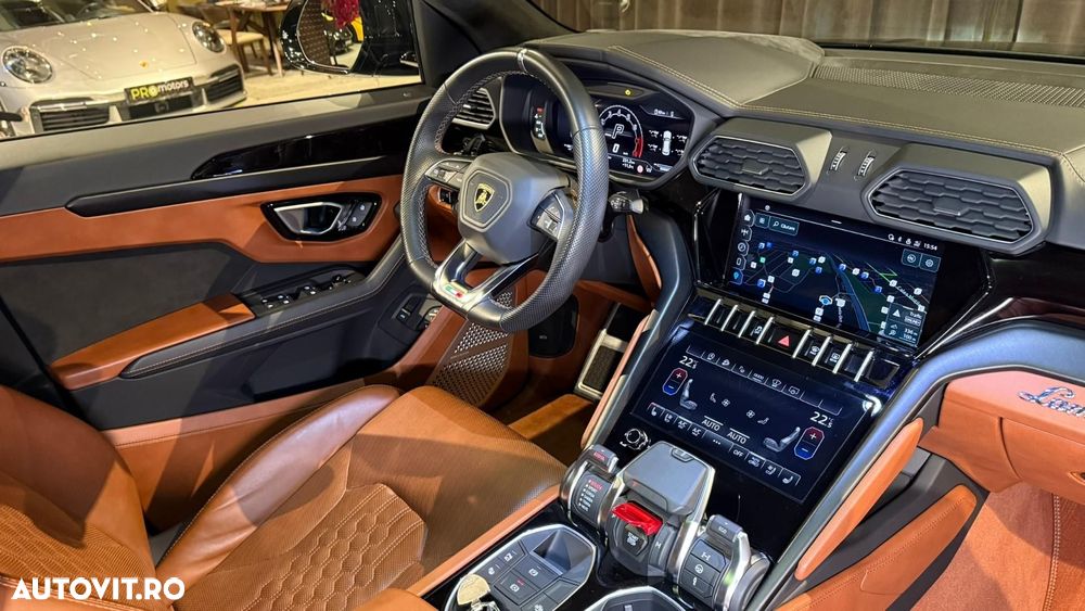 Lamborghini URUS - 36