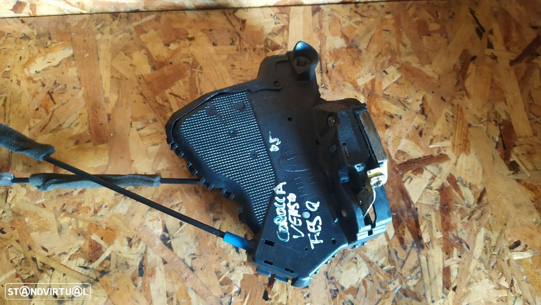 FECHO DA PORTA TOYOTA COROLLA VERSO AR10 04-08 - 1