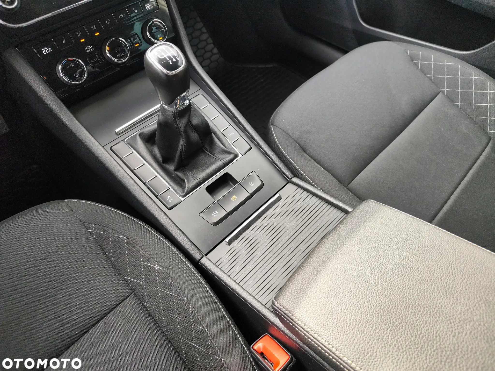 Skoda Superb 2.0 TDI SCR Ambition - 14