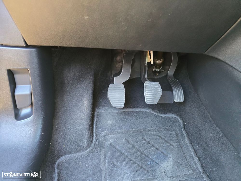 Peugeot 208 1.2 PureTech Signature - 31