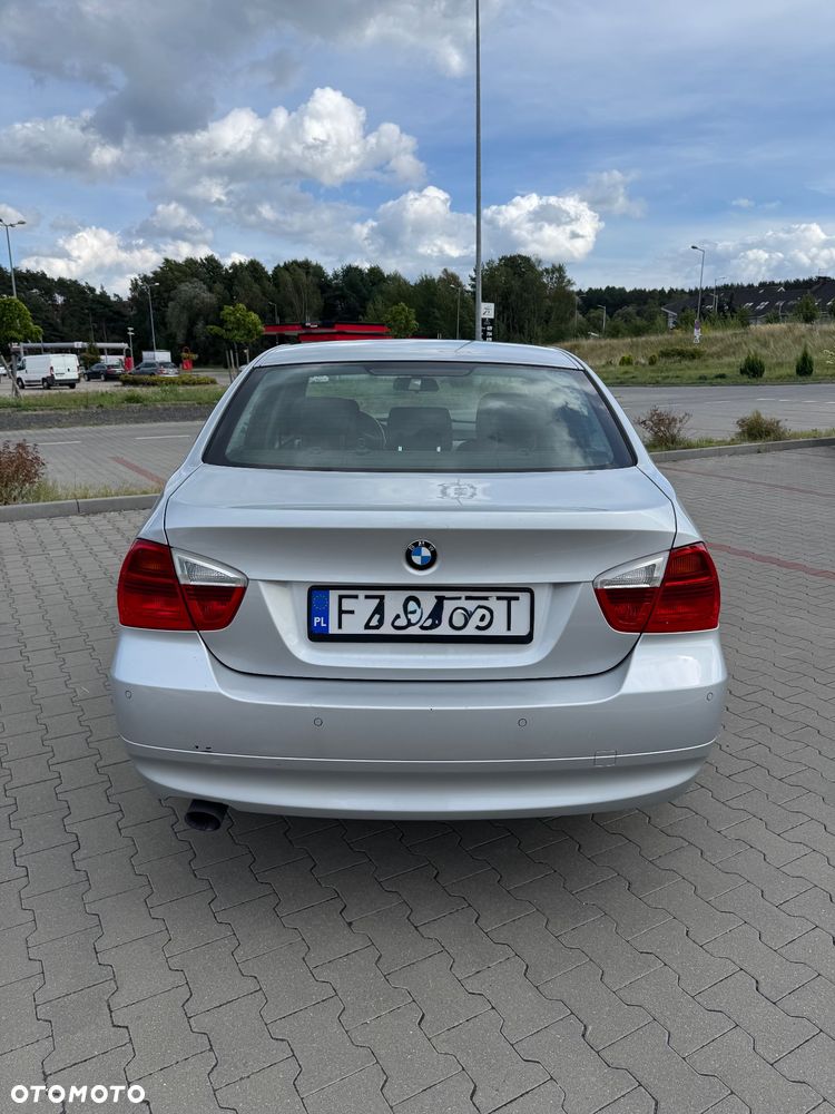 BMW Seria 3 318d - 4