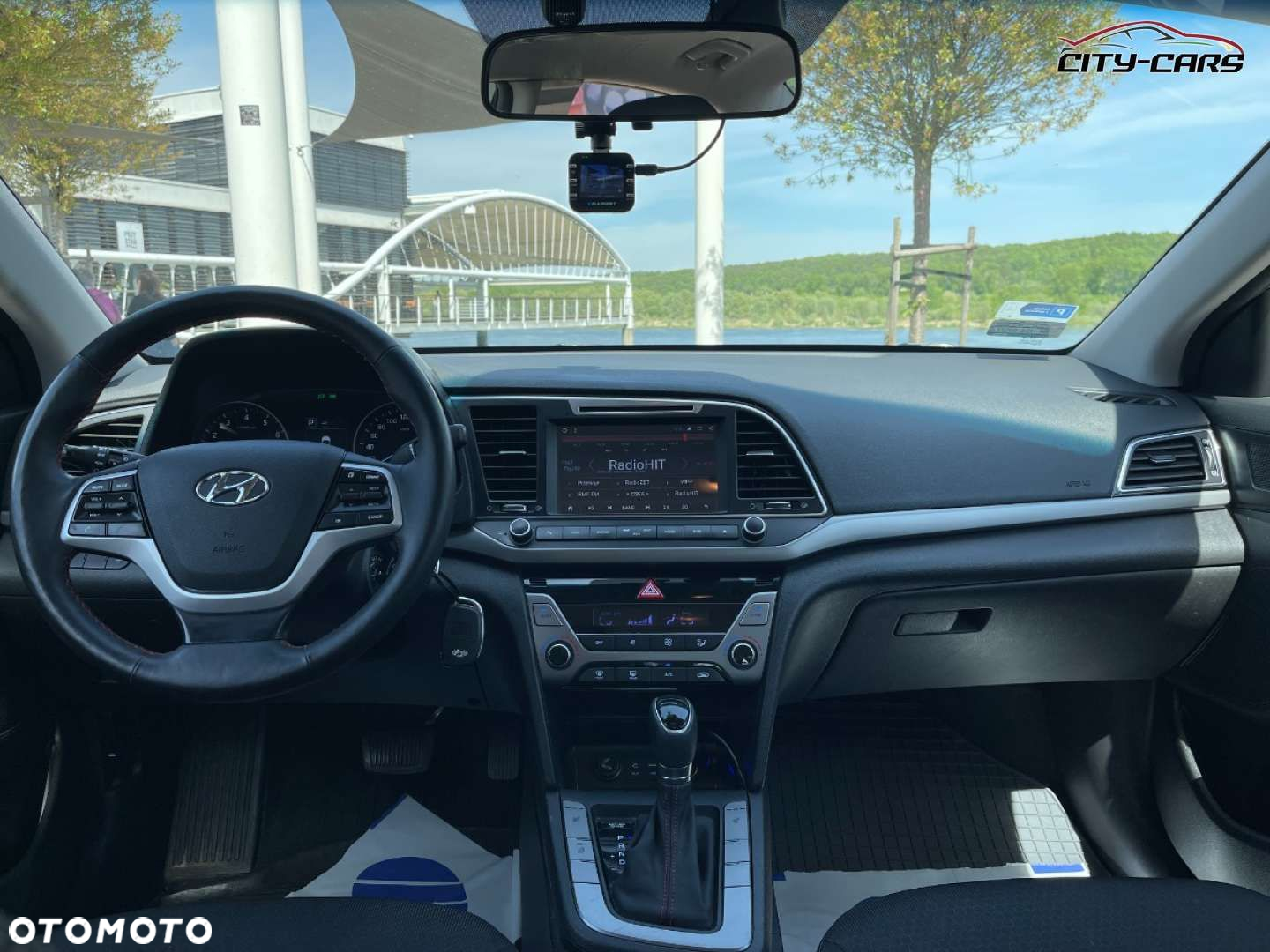 Hyundai Elantra - 17