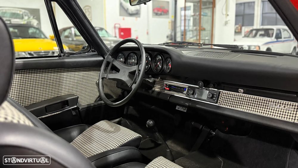 Porsche 911 Série F - 14