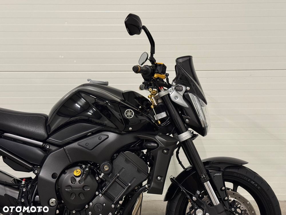 Yamaha FZ - 11