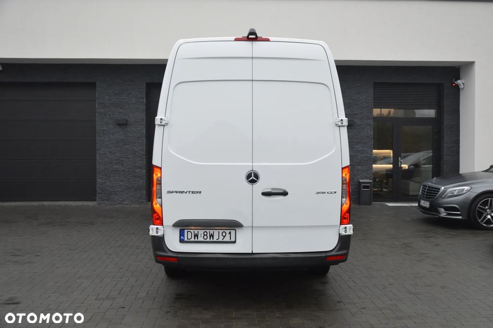 Mercedes-Benz Sprinter - 4