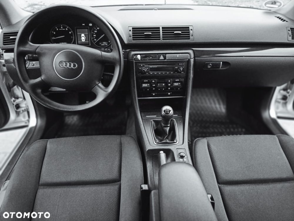 Audi A4 Limousine - 16