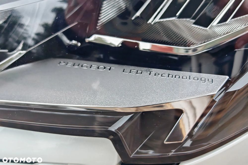 Peugeot 3008 1.2 PureTech mHEV Allure Pack S&S e-DCS6 - 34
