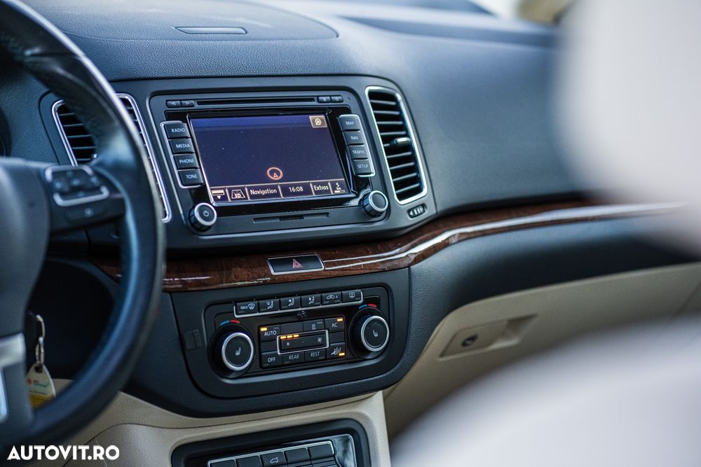 Volkswagen Sharan 2.0 TDI DSG Blue Motion Highline - 16