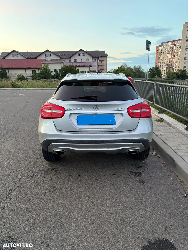 Mercedes-Benz GLA 220 d 4MATIC 7G-DCT - 3