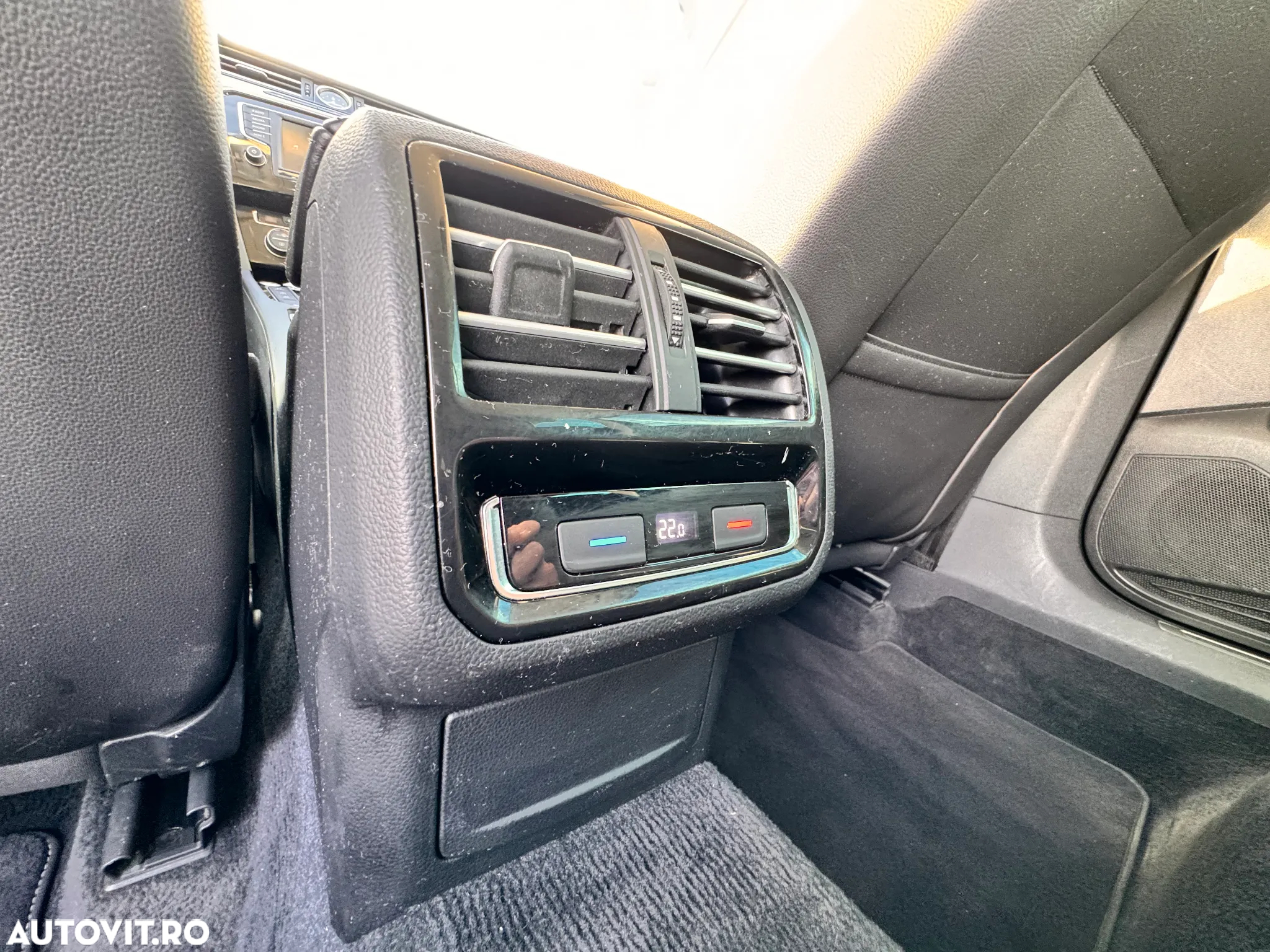 Volkswagen Passat Variant 2.0 TDI DSG 4Motion Highline - 19