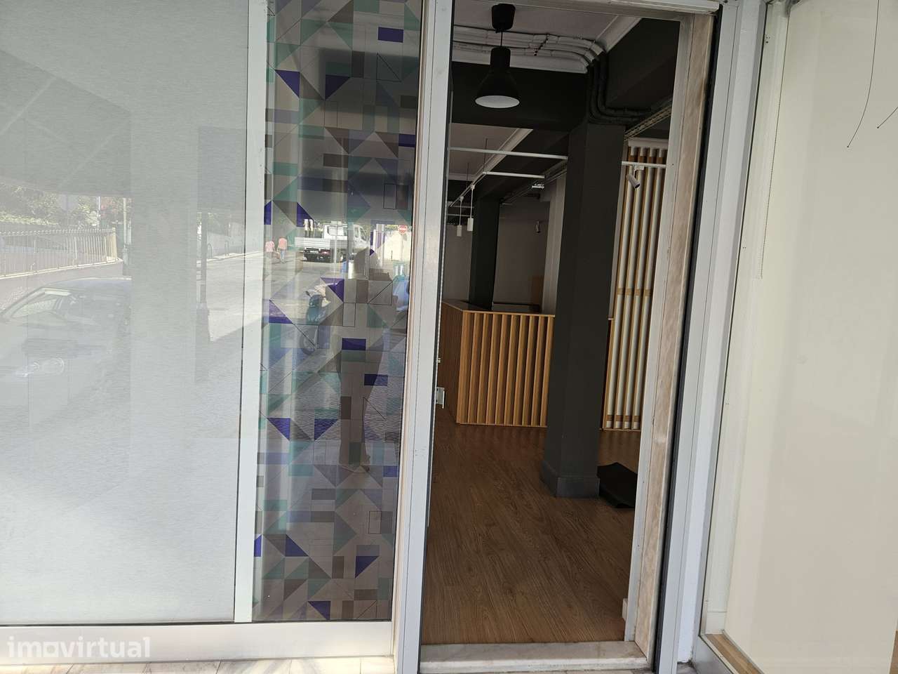Excelente Oportunidade de Negócio no Centro da Parede - Grande imagem: 2/18