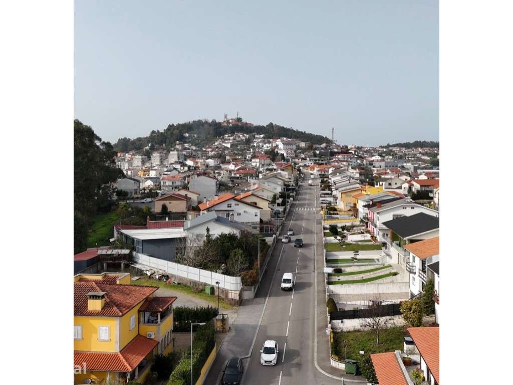 Moradia T3 + Armazém Independente nas Tomadas | Felgueiras - Grande imagem: 2/12