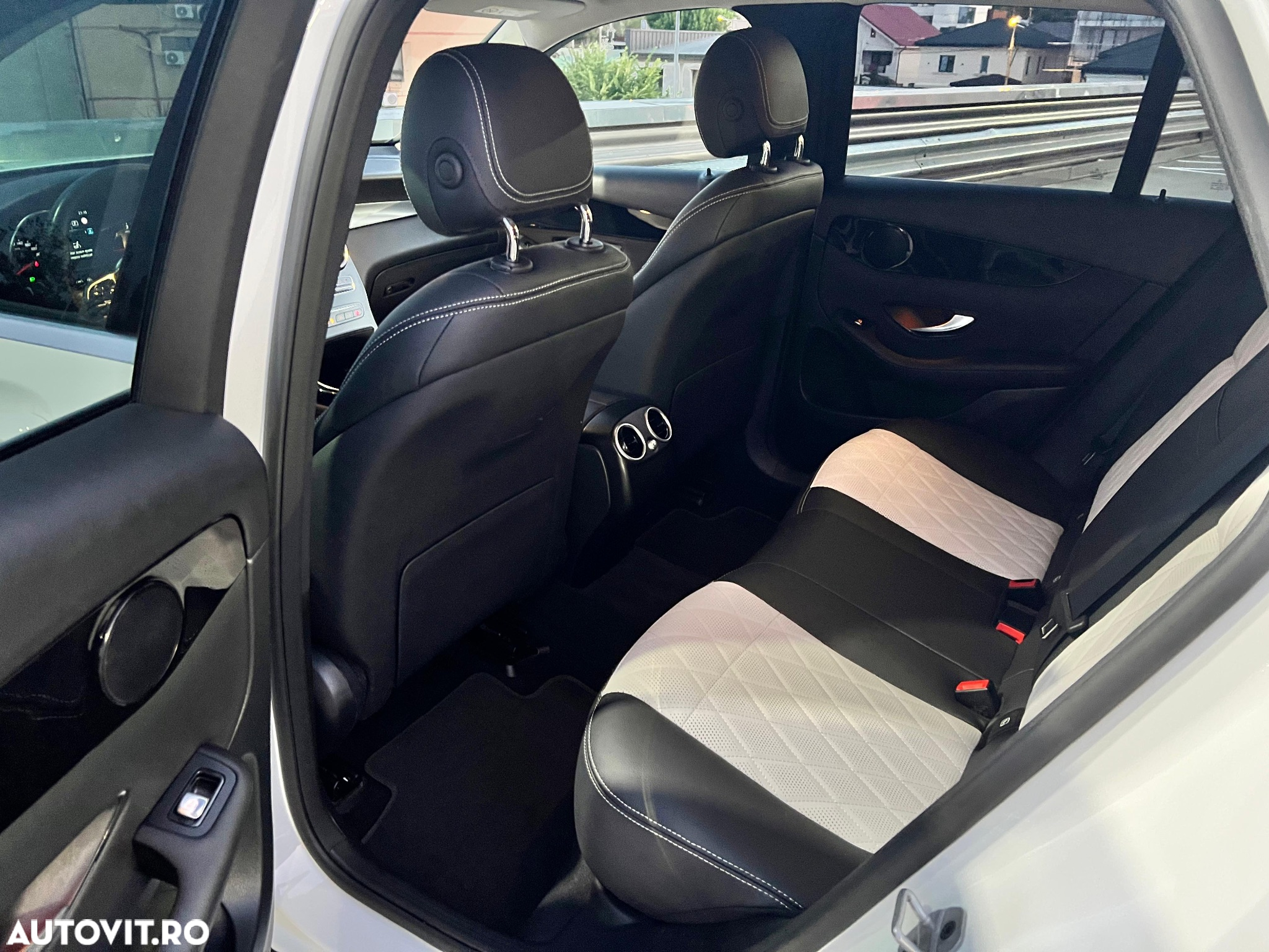 Mercedes-Benz GLC 300 d 4Matic 9G-TRONIC Exclusive - 8
