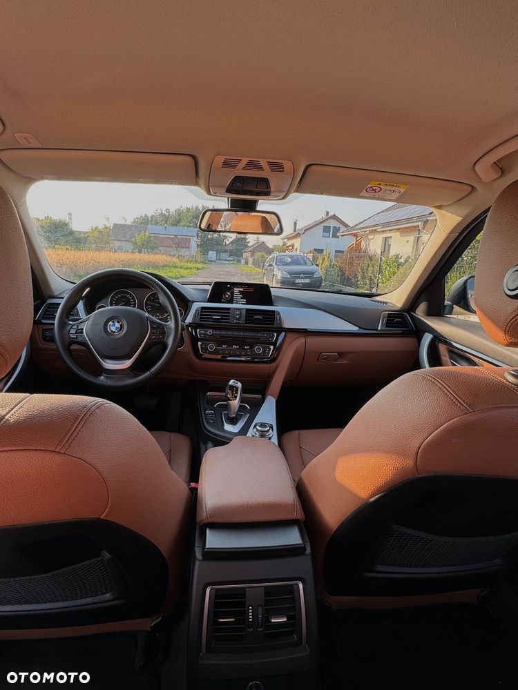 BMW Seria 3 330i - 9