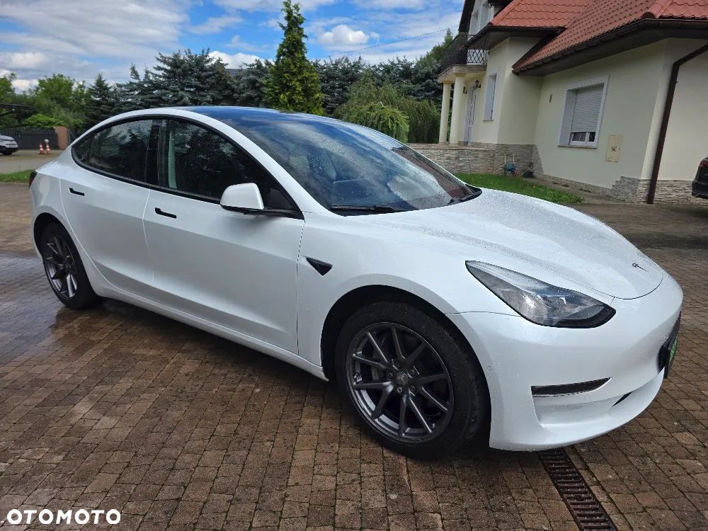 Tesla Model 3 - 5