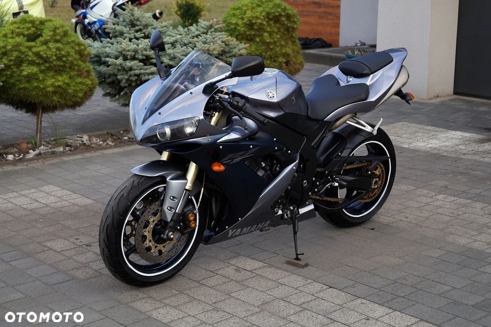 Yamaha R1 - 3