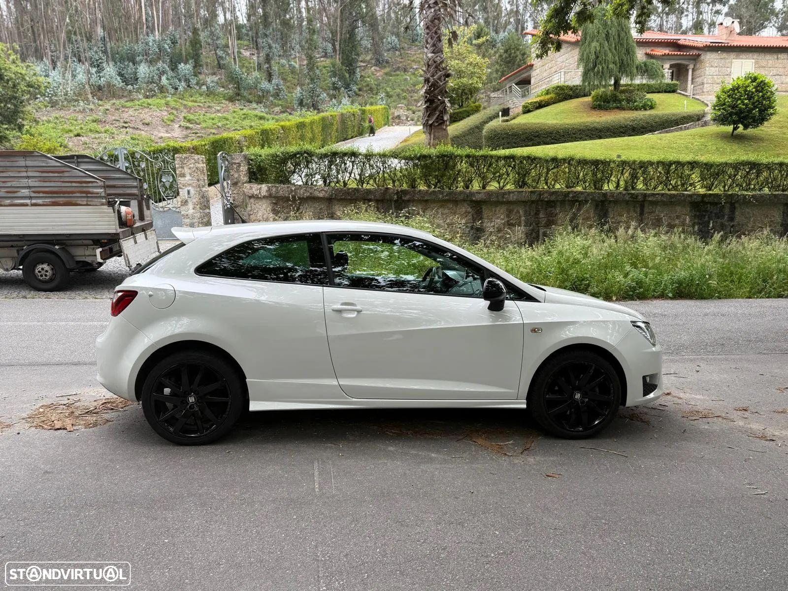 SEAT Ibiza SC 1.6 TDi FR 30 Anos - 1