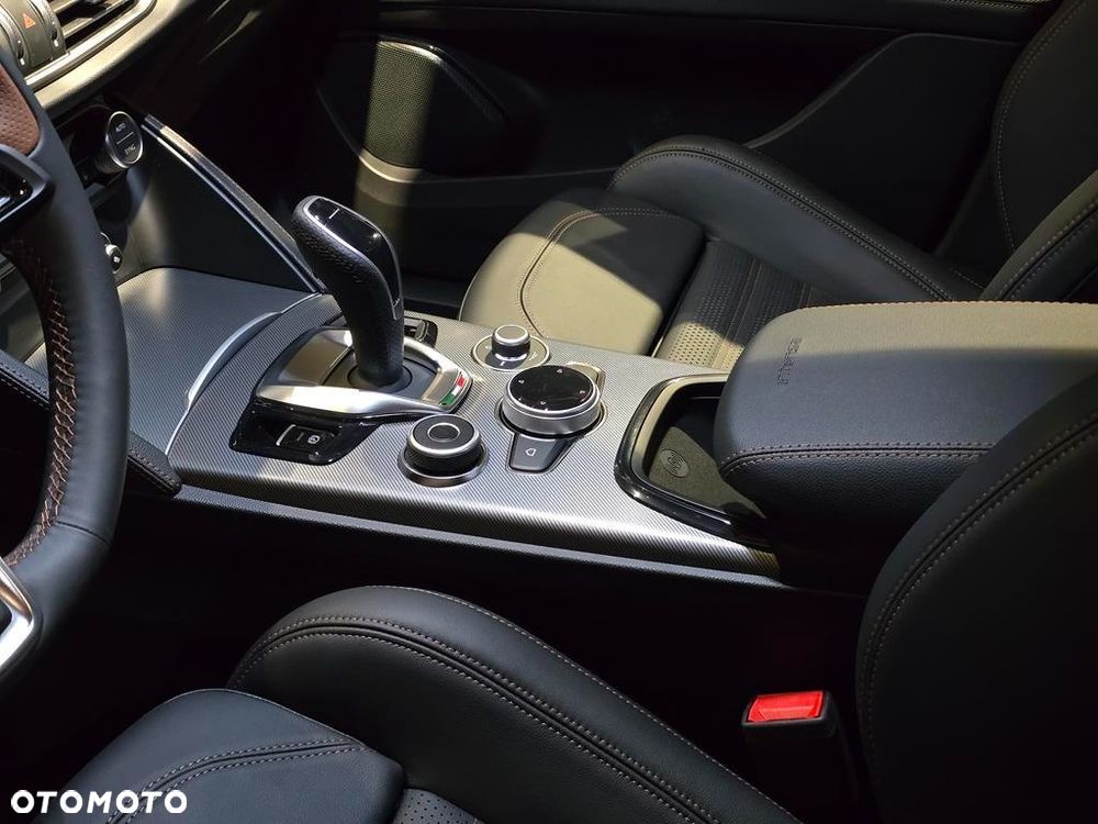 Alfa Romeo Stelvio 2.0 Turbo 16V AT8-Q4 Intensa - 15