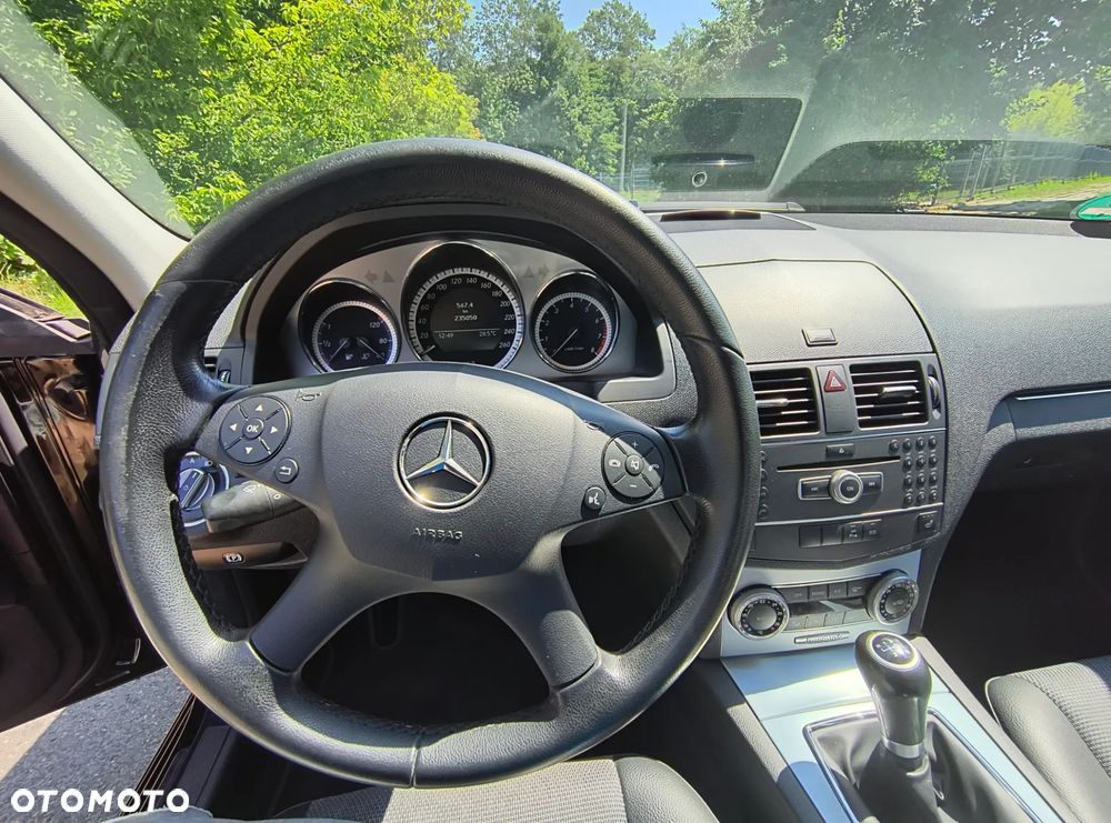 Mercedes-Benz Klasa C 180 CGI BlueEff Avantgarde - 22