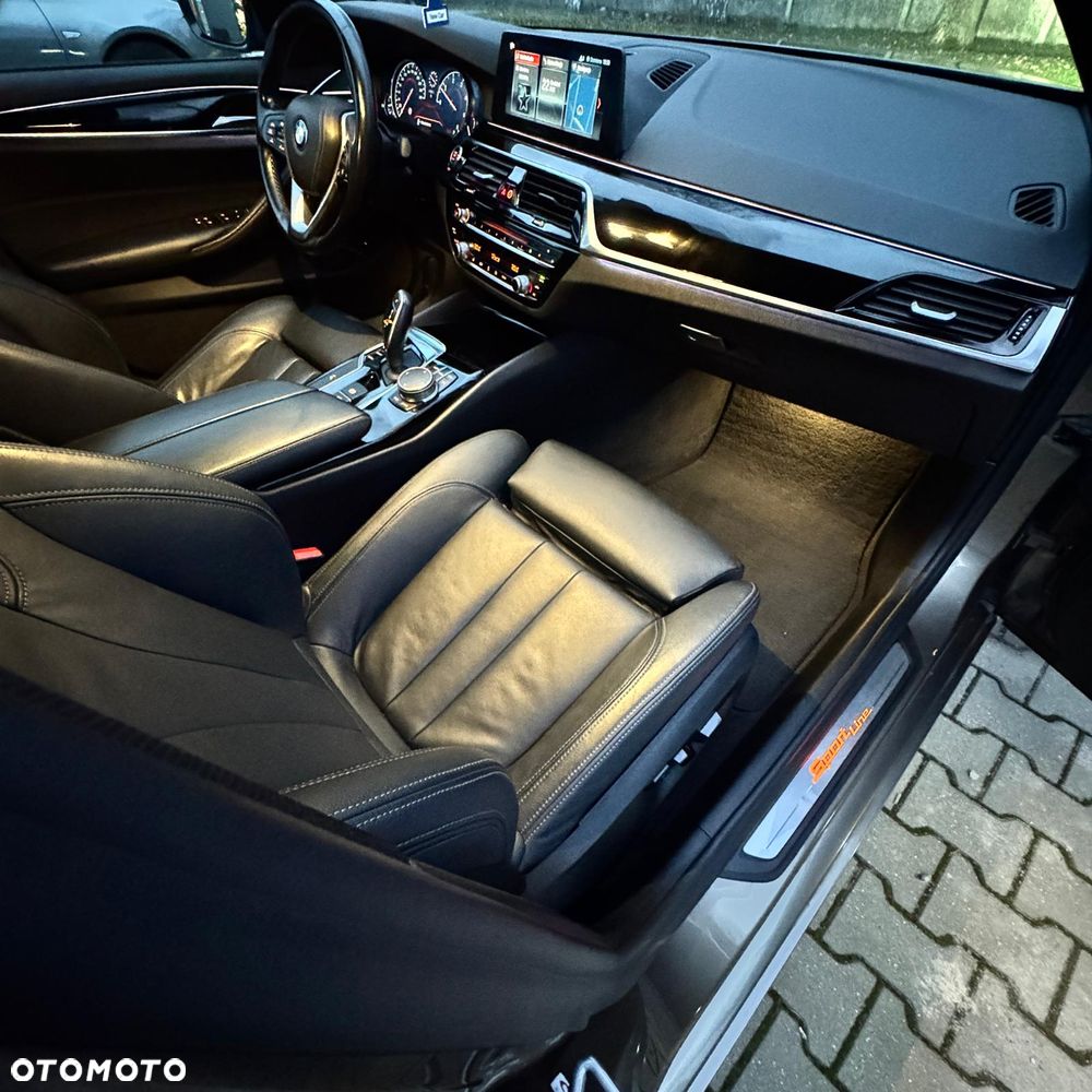 BMW Seria 5 530d Sport Line - 28