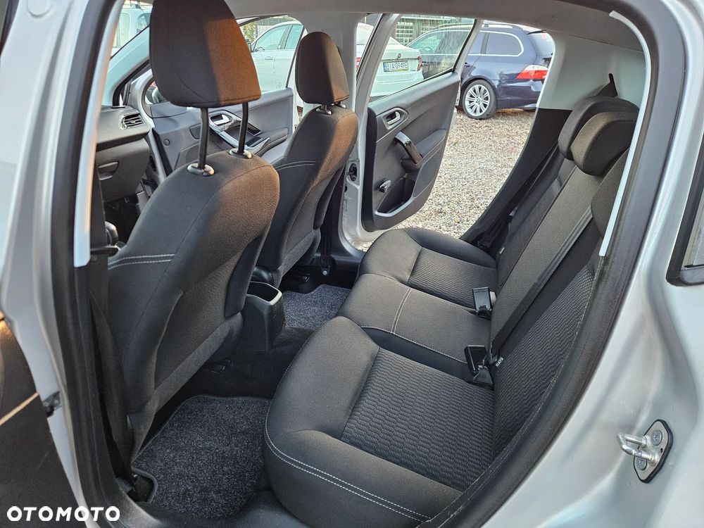 Peugeot 208 82 PureTech Style - 13