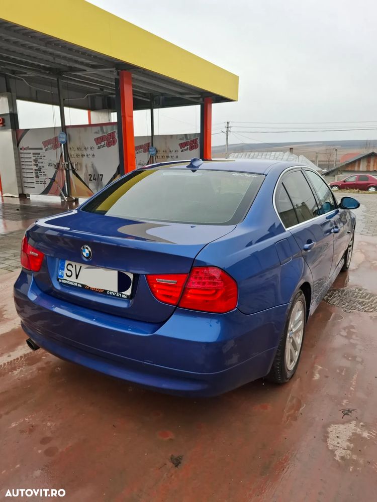 BMW Seria 3 320d DPF Touring Aut. - 2