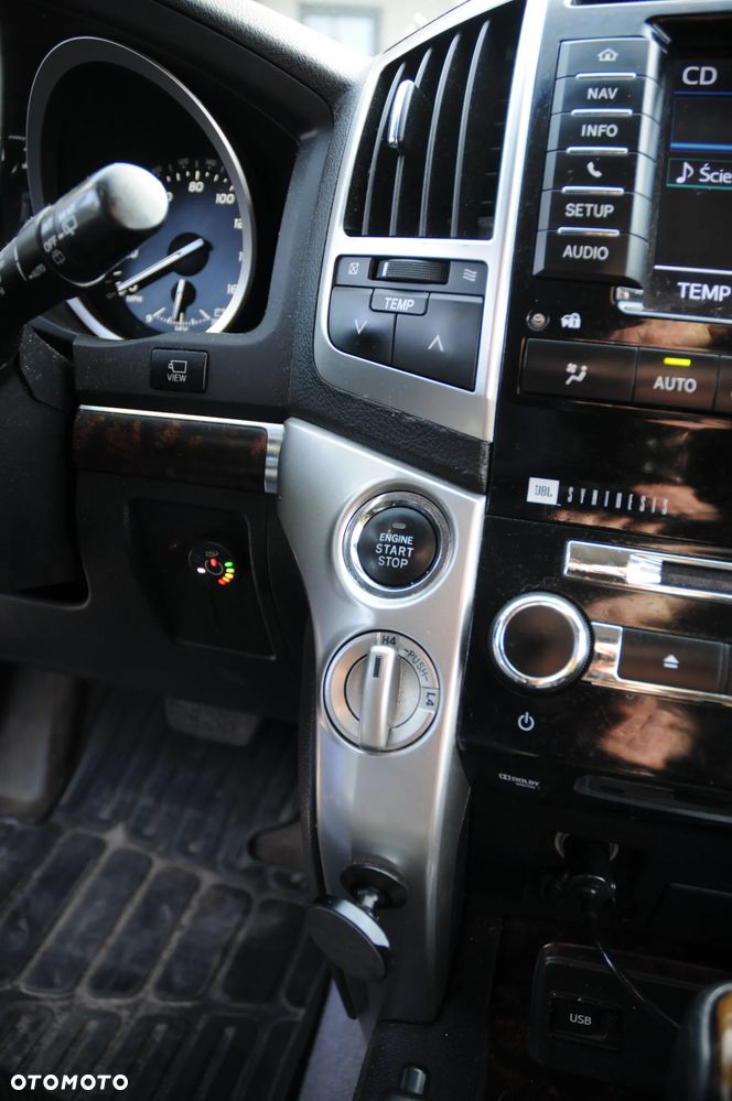 Toyota Land Cruiser - 17