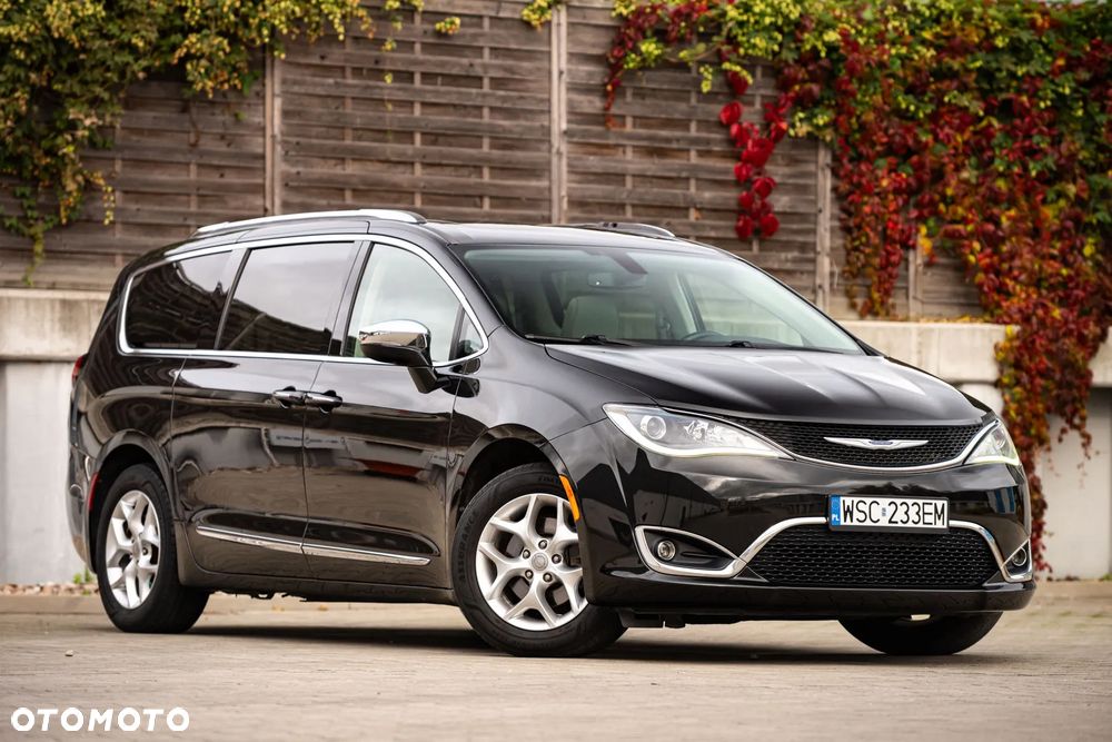 Chrysler Pacifica - 2