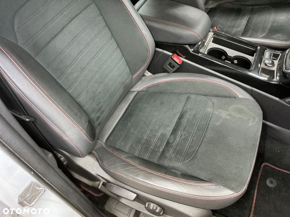 Ford Kuga 2.0 TDCi 2x4 ST-Line - 9